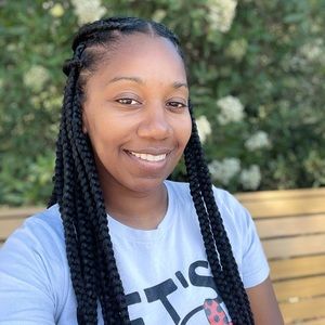 Meet your Posher, Nicole